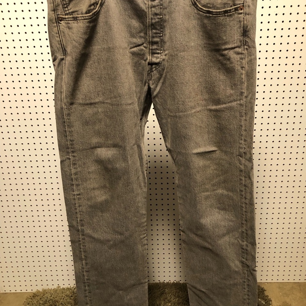Levi's Men's Relaxed Jeans in Faded Gray